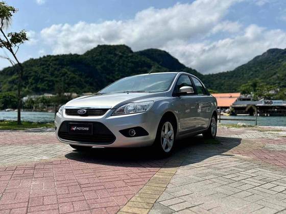 FORD FOCUS 2.0 GHIA SEDAN 16V GASOLINA 4P AUTOMÁTICO